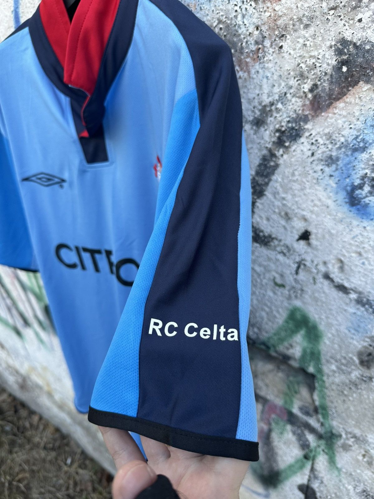 Umbro CELTA DE VIGO 2003 2005 HOME FOOTBALL SHIRT SOCCER UMBRO Size US L / EU 52-54 / 3 - 2 Thumbnail