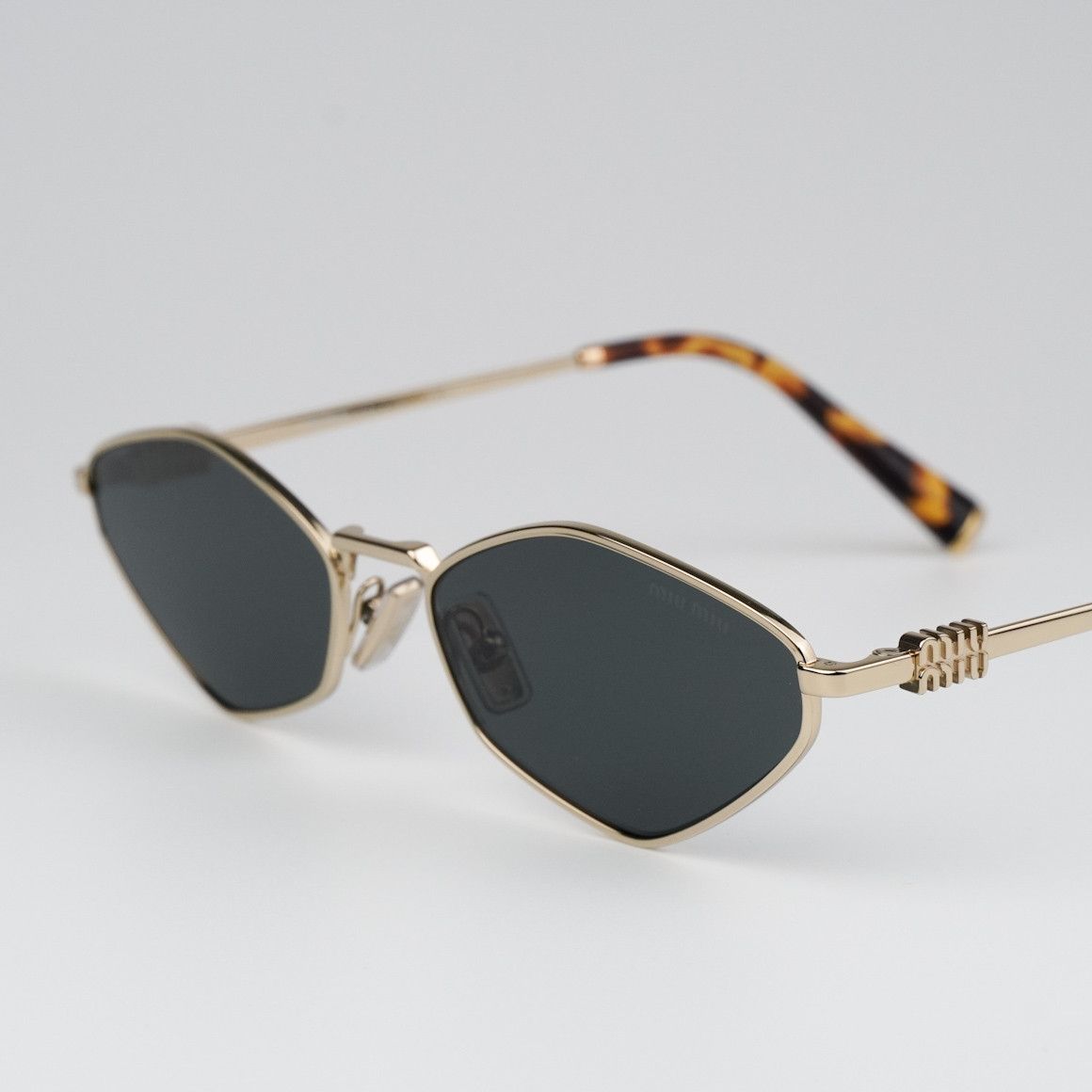 Miu Miu NEW Miu Miu MU56ZS ZVN5S0 REGARD Unisex Sunglasses Size ONE SIZE - 6 Thumbnail