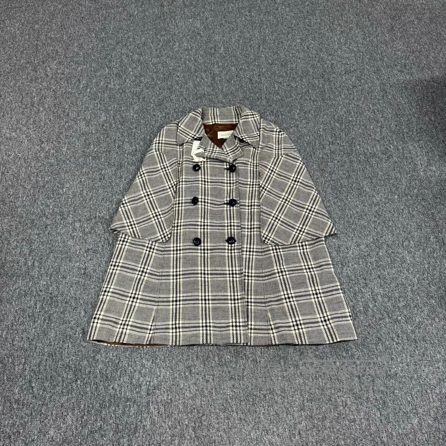 Gucci Guicci SIZE 42 Thousand-flying bird pattern, double-row bu Size L / US 10 / IT 46 - 1 Thumbnail