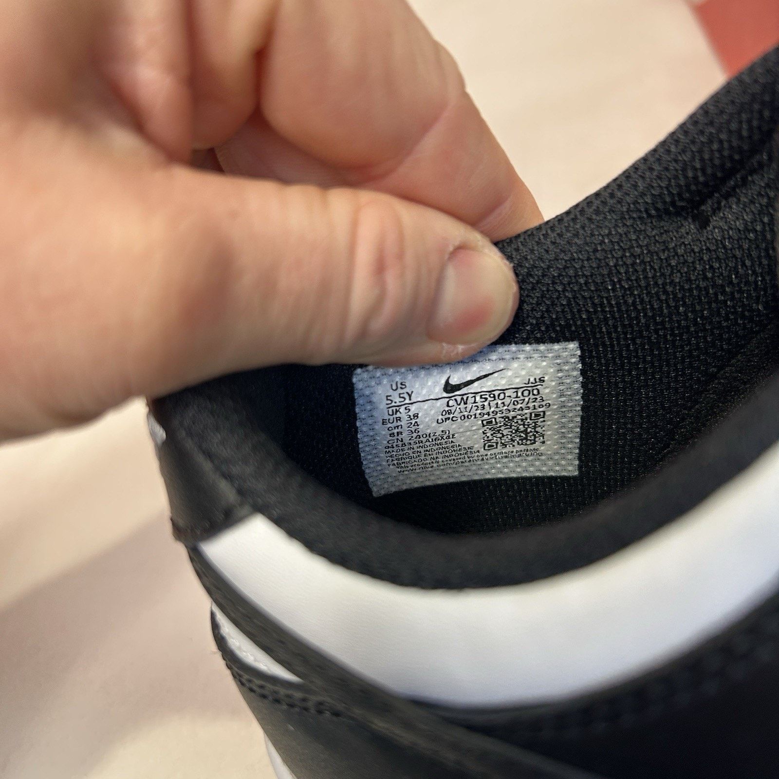 Nike Nike Dunk Low GS “Panda/Black White” Size US 7 / IT 37 - 6 Thumbnail