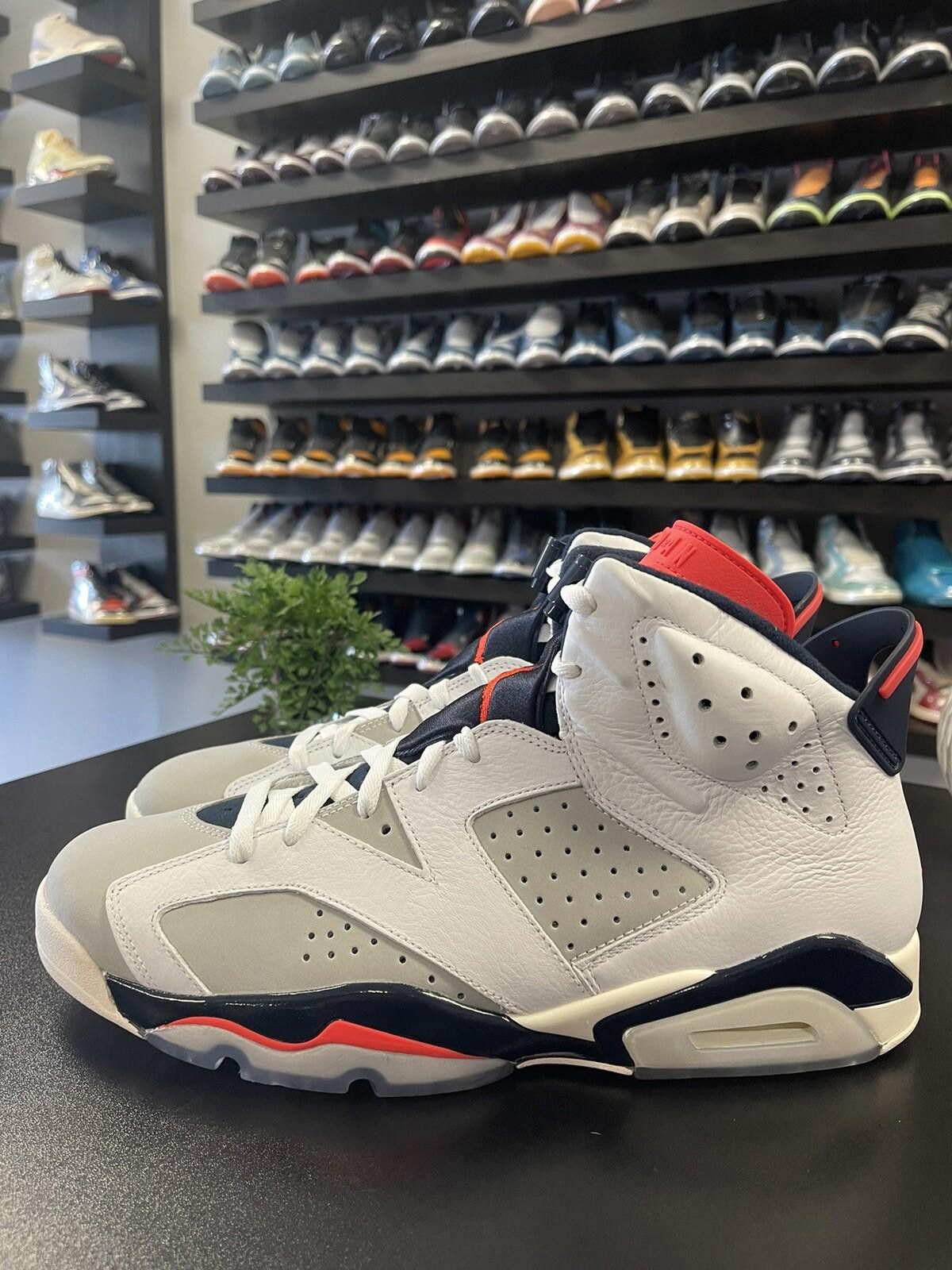 Jordan Brand Size 11.5 - Air Jordan 6 Retro “Tinker” Infrared 384664-104 Size US 11.5 / EU 44-45 - 1 Thumbnail