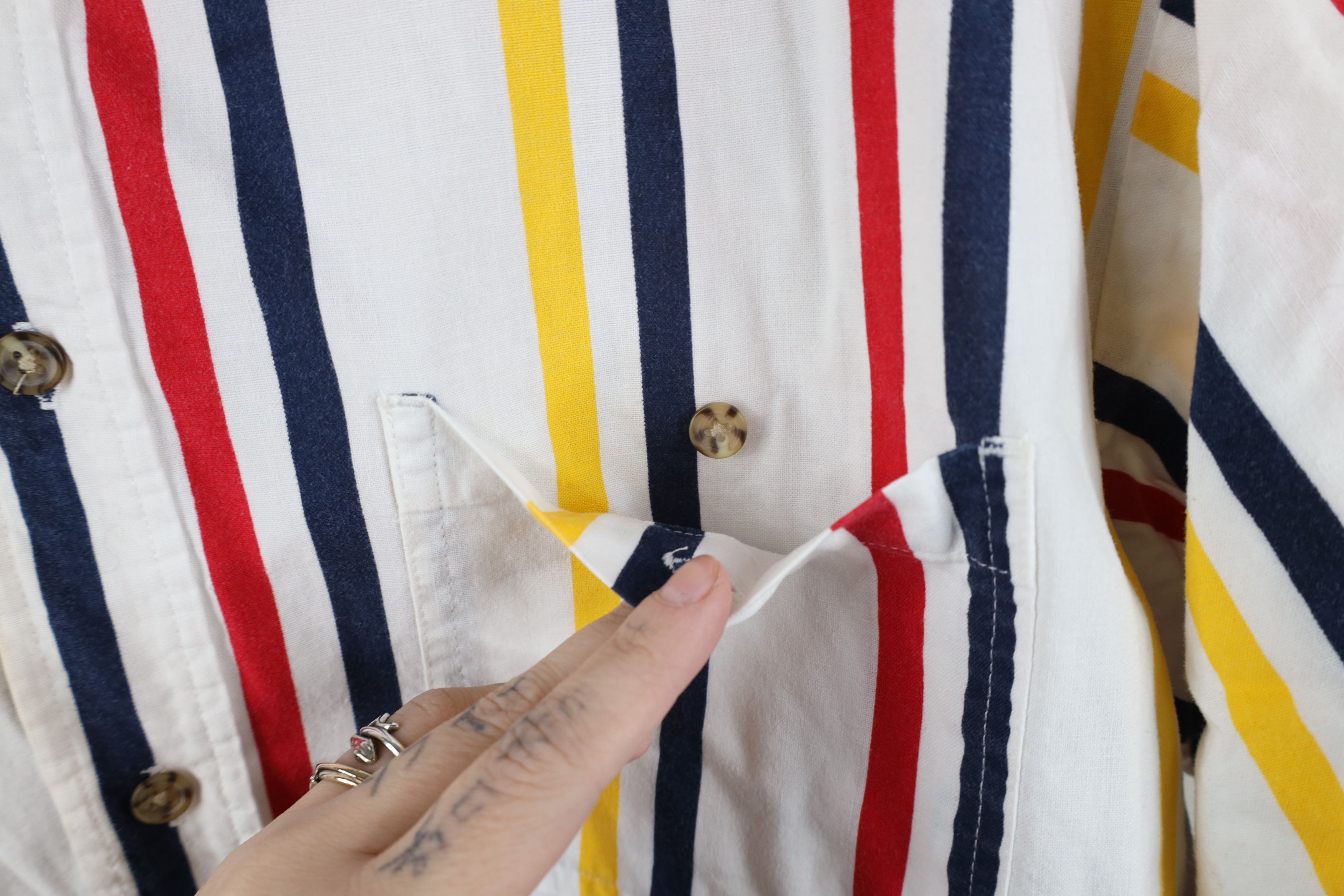 Vintage Vintage 90s Streetwear Block Short Sleeve Button Down Shirt Size US L / EU 52-54 / 3 - 4 Thumbnail