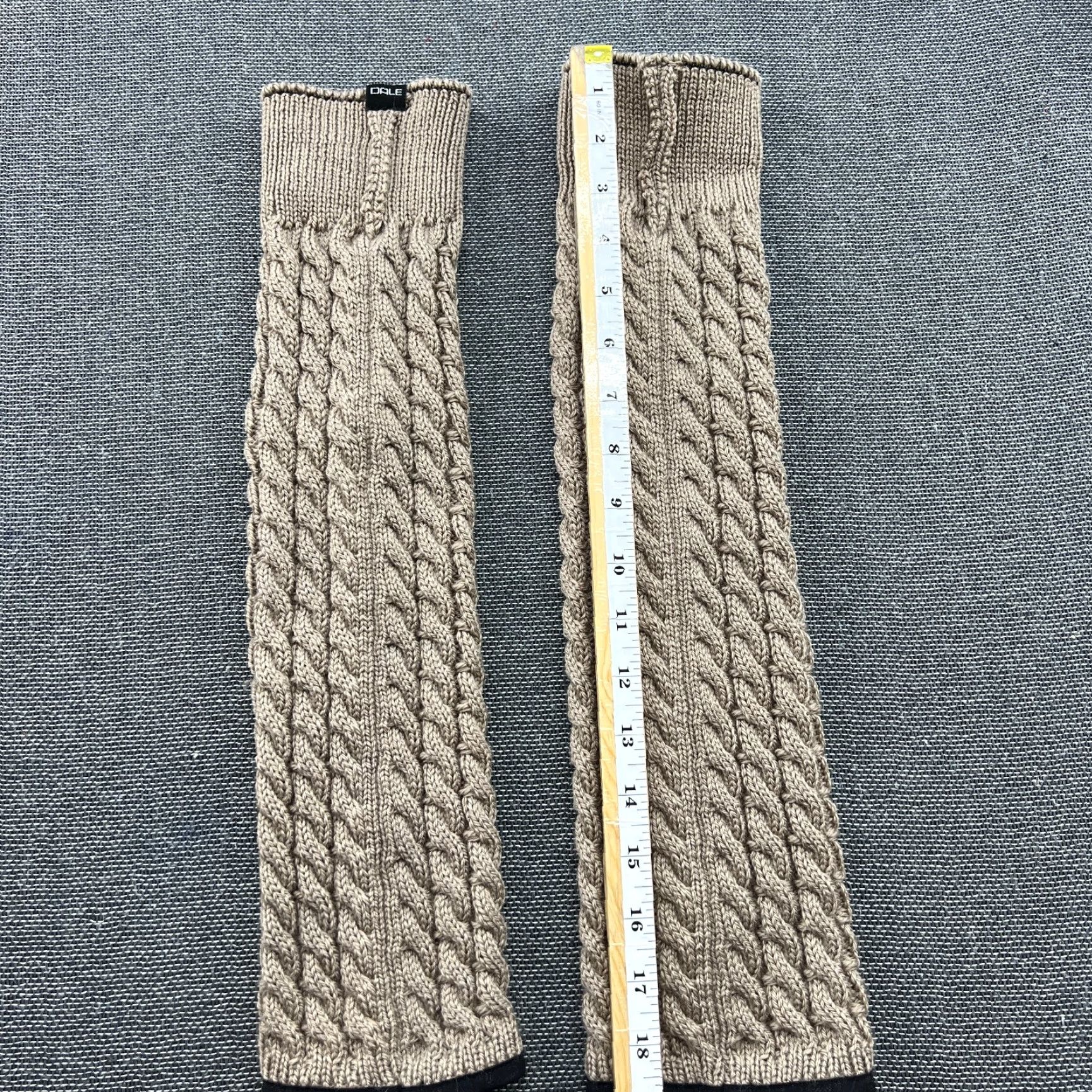 Dale Of Norway Dale of Norway Arm Warmers Beige Knitted 100% New Wool Cable Knit Arms Unisex Adults One Size Wool Knit Arm Warmer Beige Dale of Norway Size ONE SIZE - 4 Thumbnail