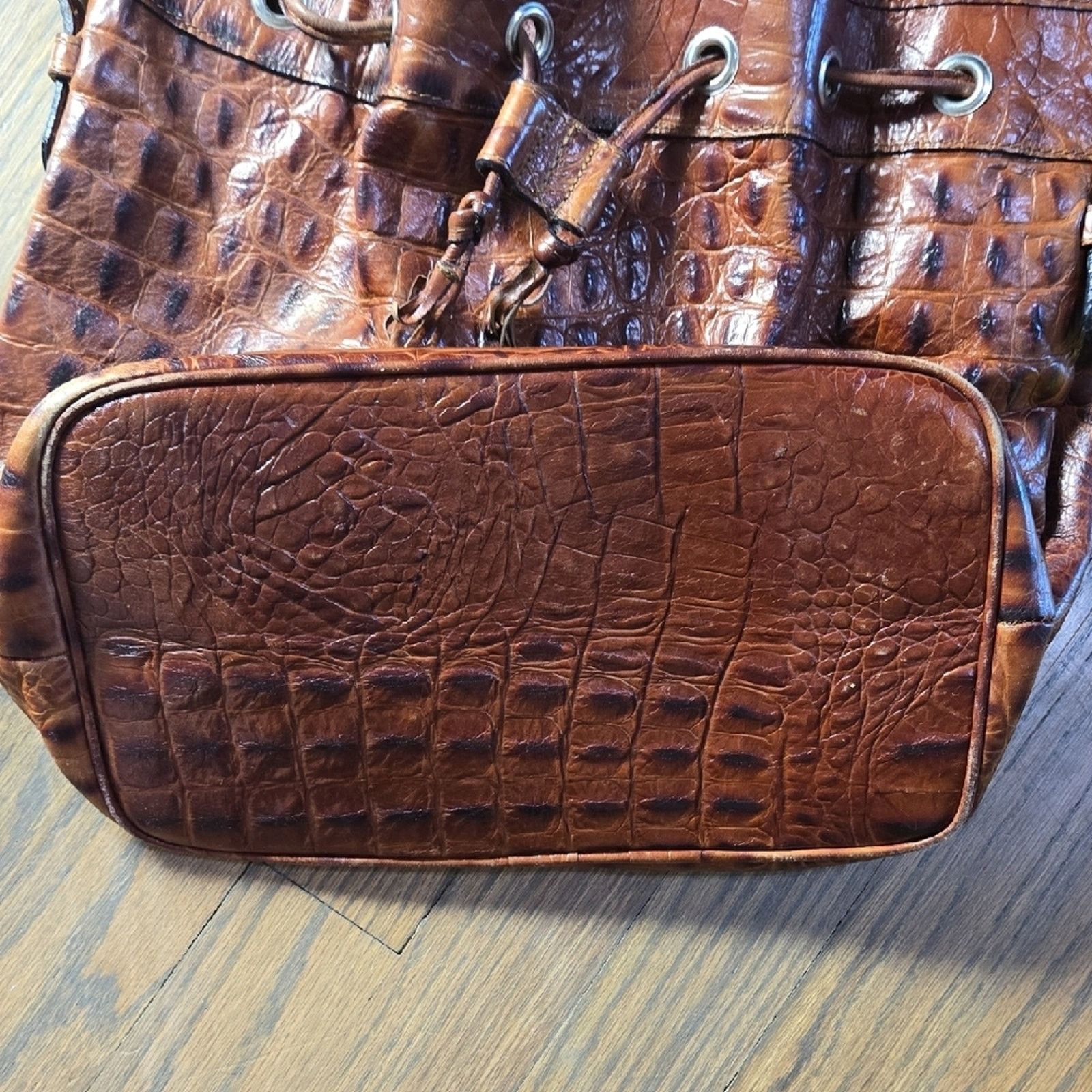 & Other Stories Vintage Crocodile Pattern Leather Women's Bucket Bag Size ONE SIZE - 11 Thumbnail
