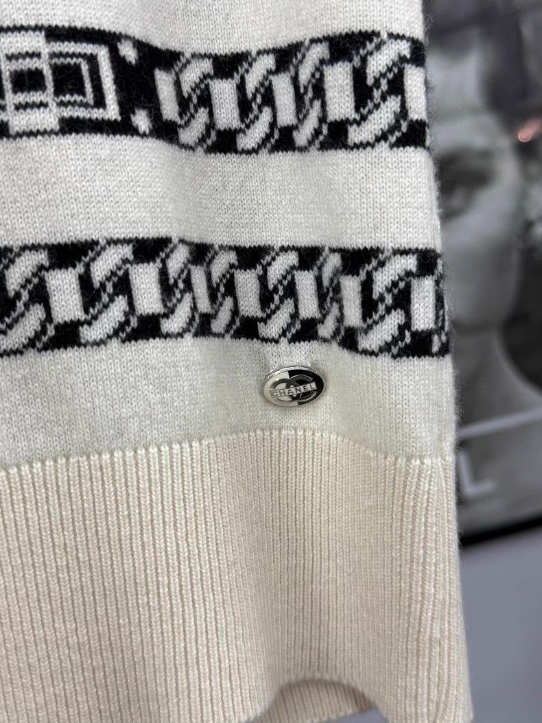 Chanel Chanel Black and white striped cashmere vest Size XS / US 0-2 / IT 36-38 - 2 Thumbnail