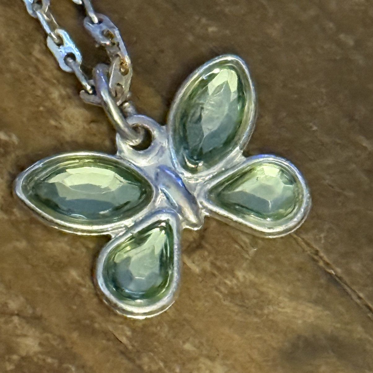 Other Avon silver tone green stones butterfly pendant necklace Size ONE SIZE - 4 Thumbnail