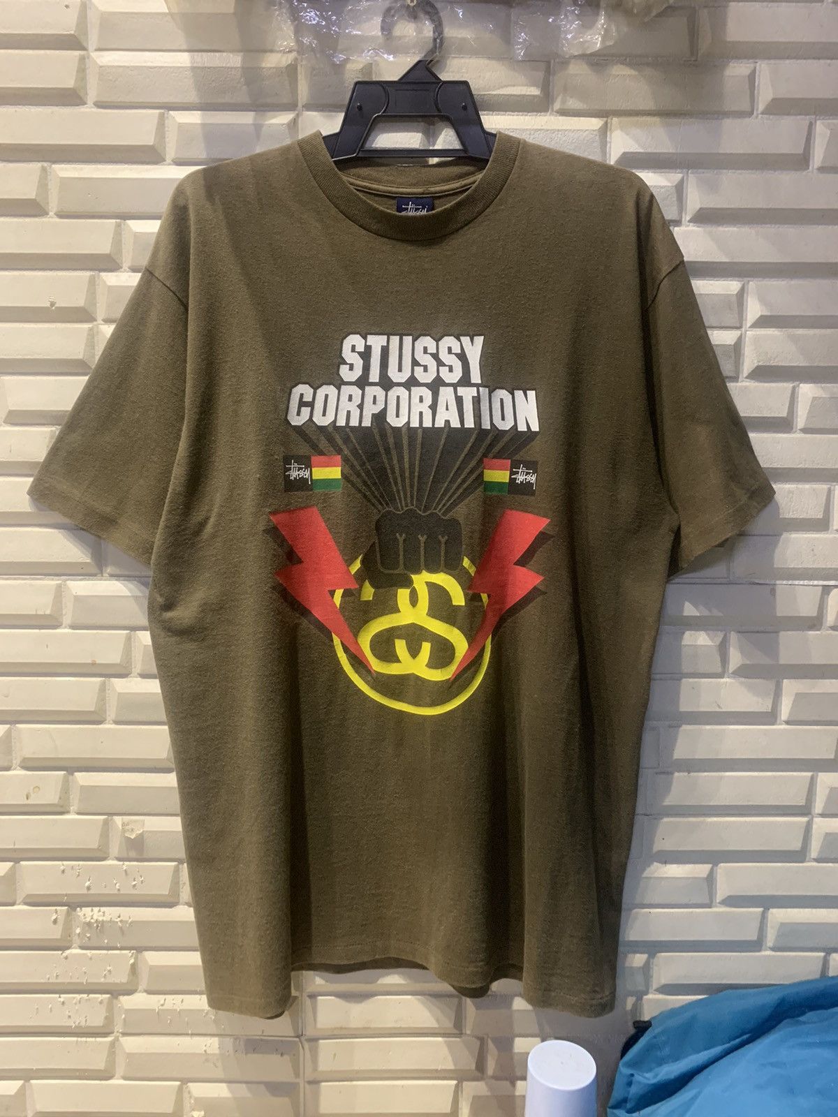 Stussy Vintage Stussy Corporation Resist/Rasta Flags Tee Army Green Size US L / EU 52-54 / 3 - 1 Thumbnail