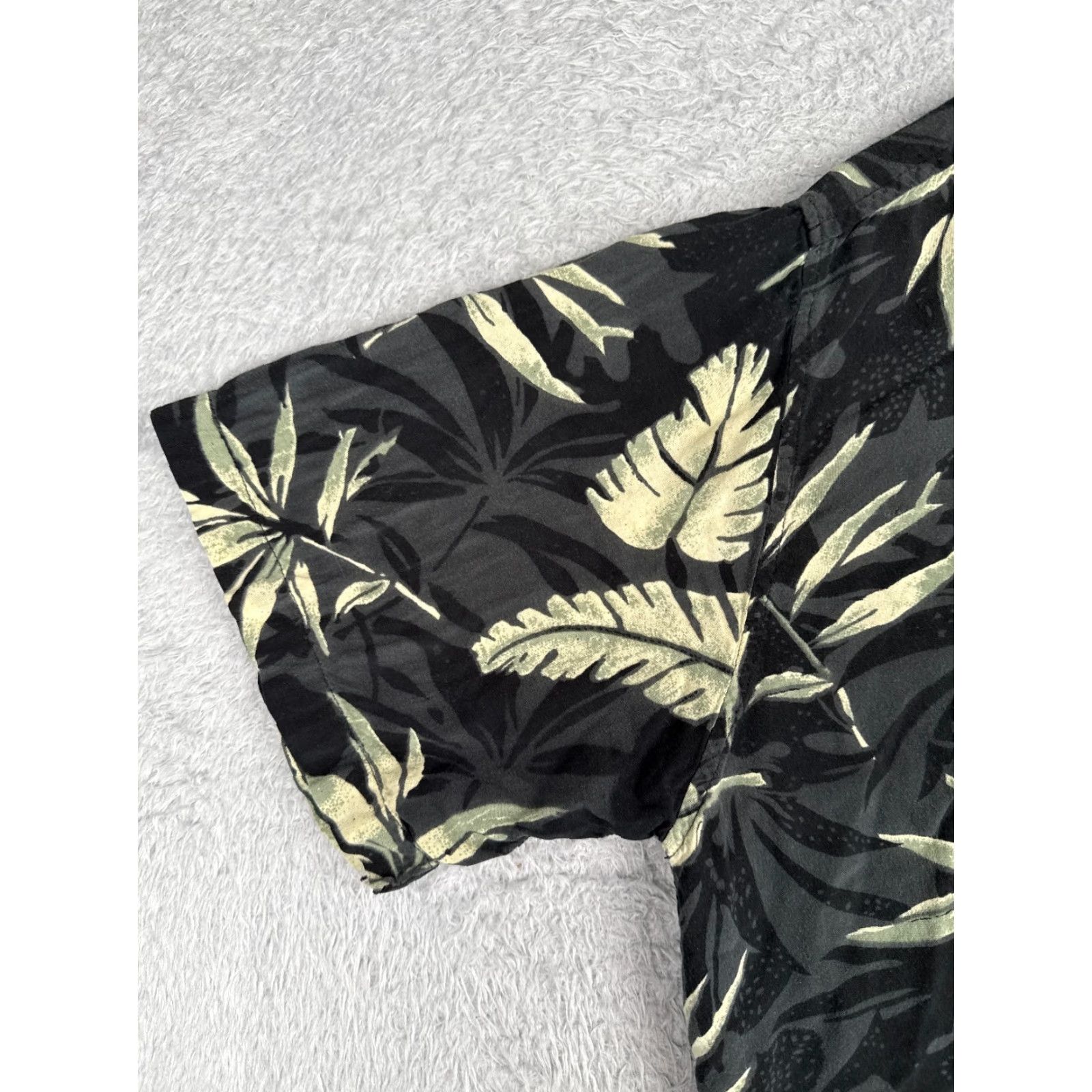 Haggar Haggar Shirt Men Extra Large Black Green Floral Hawaiian Floral 100% Rayon Size US XL / EU 56 / 4 - 3 Thumbnail