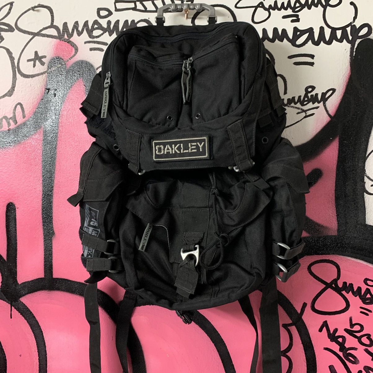 image of Vintage Oakley Military Multi Pocket Bag in Black, Men's