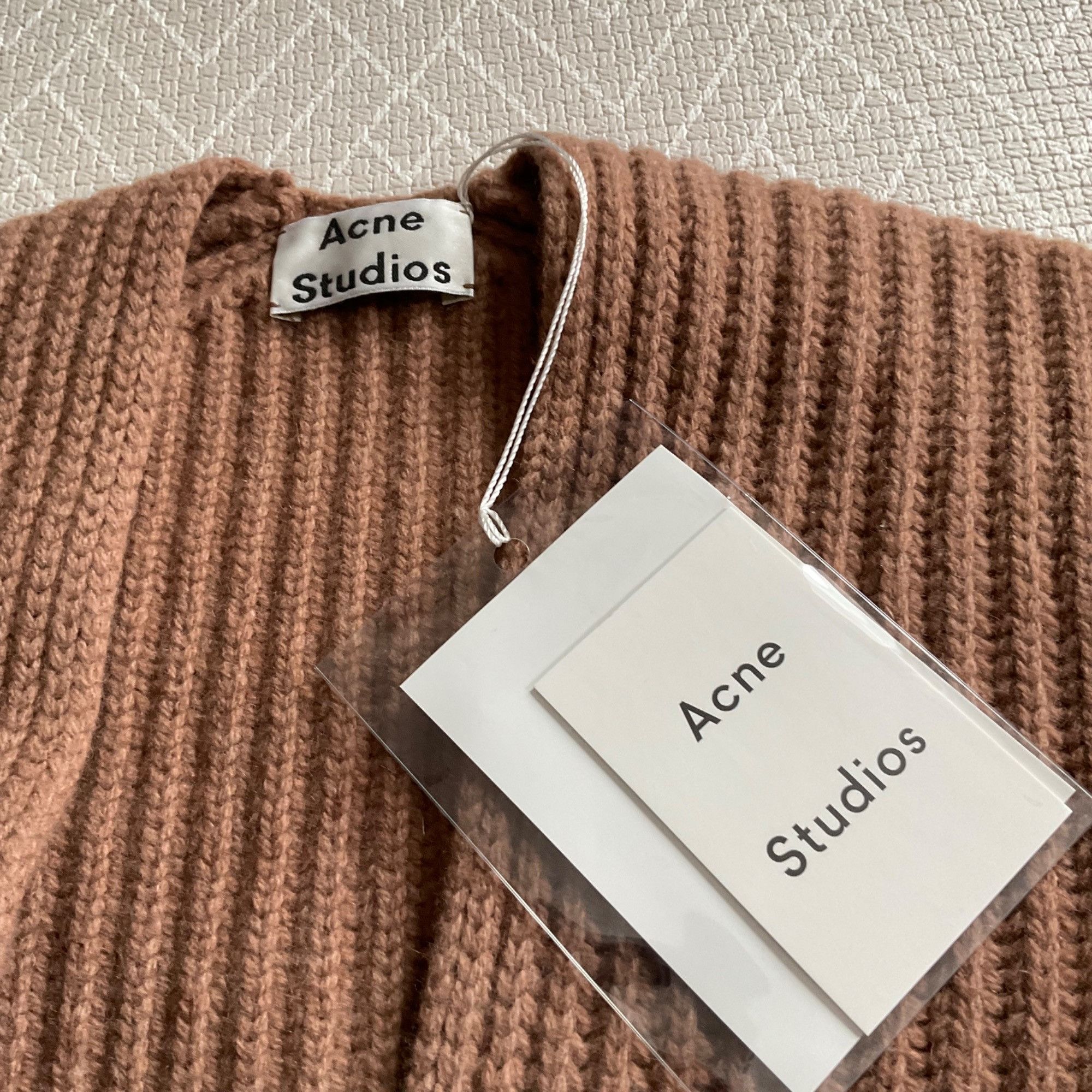 Acne Studios NWT Acne studios 100 wool camel brown sweater pullover v nec Size M / US 6-8 / IT 42-44 - 2 Thumbnail
