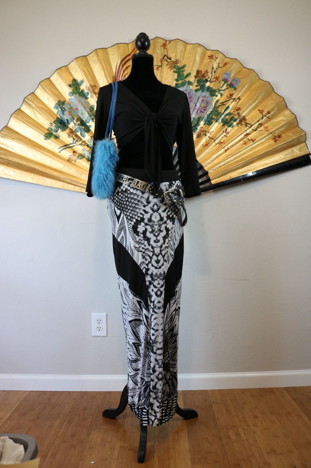 Guess Guess y2k bodycon graphic maxi skirt Size 28" / US 6 / IT 42 - 1 Thumbnail