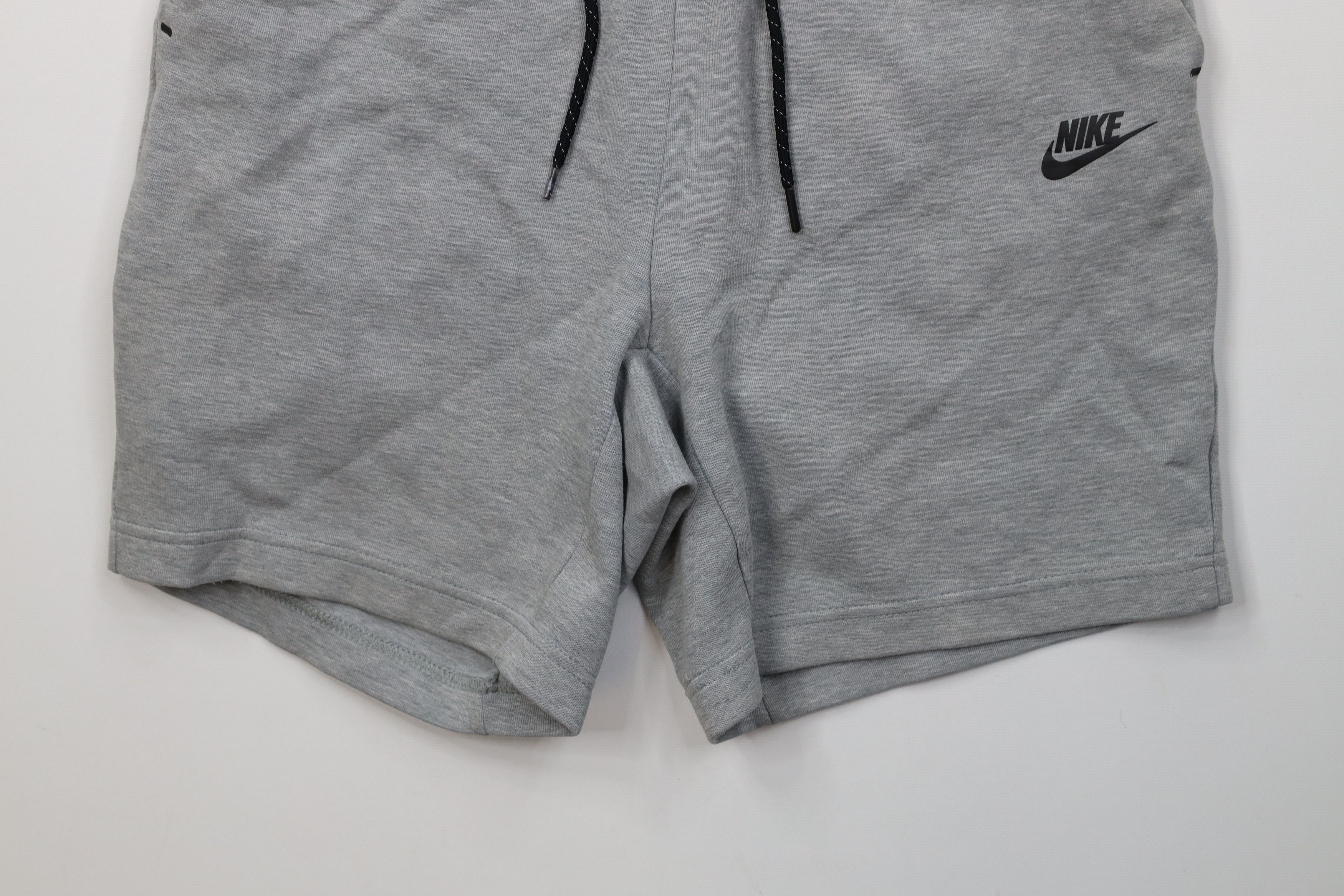 Nike Nike Tech Fleece Spell Out Above Knee Sweatpants Shorts Size US 30 / EU 46 - 4 Thumbnail