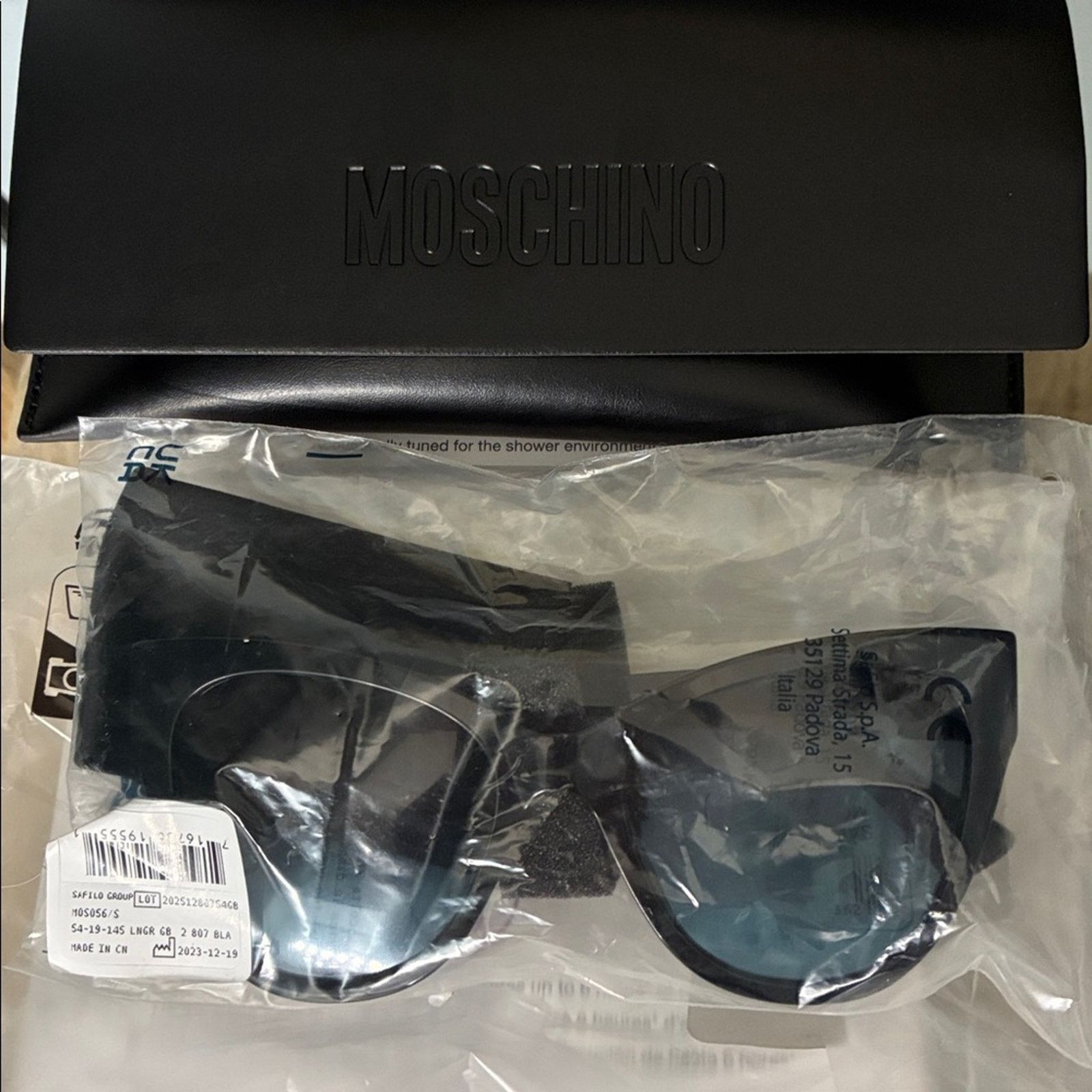 Moschino New Moschino Black and Gold Sunglasses Size ONE SIZE - 7 Thumbnail