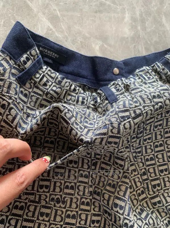 Burberry Burberry Color Block Cotton Casual Pants for Women. Size 23" - 9 Thumbnail