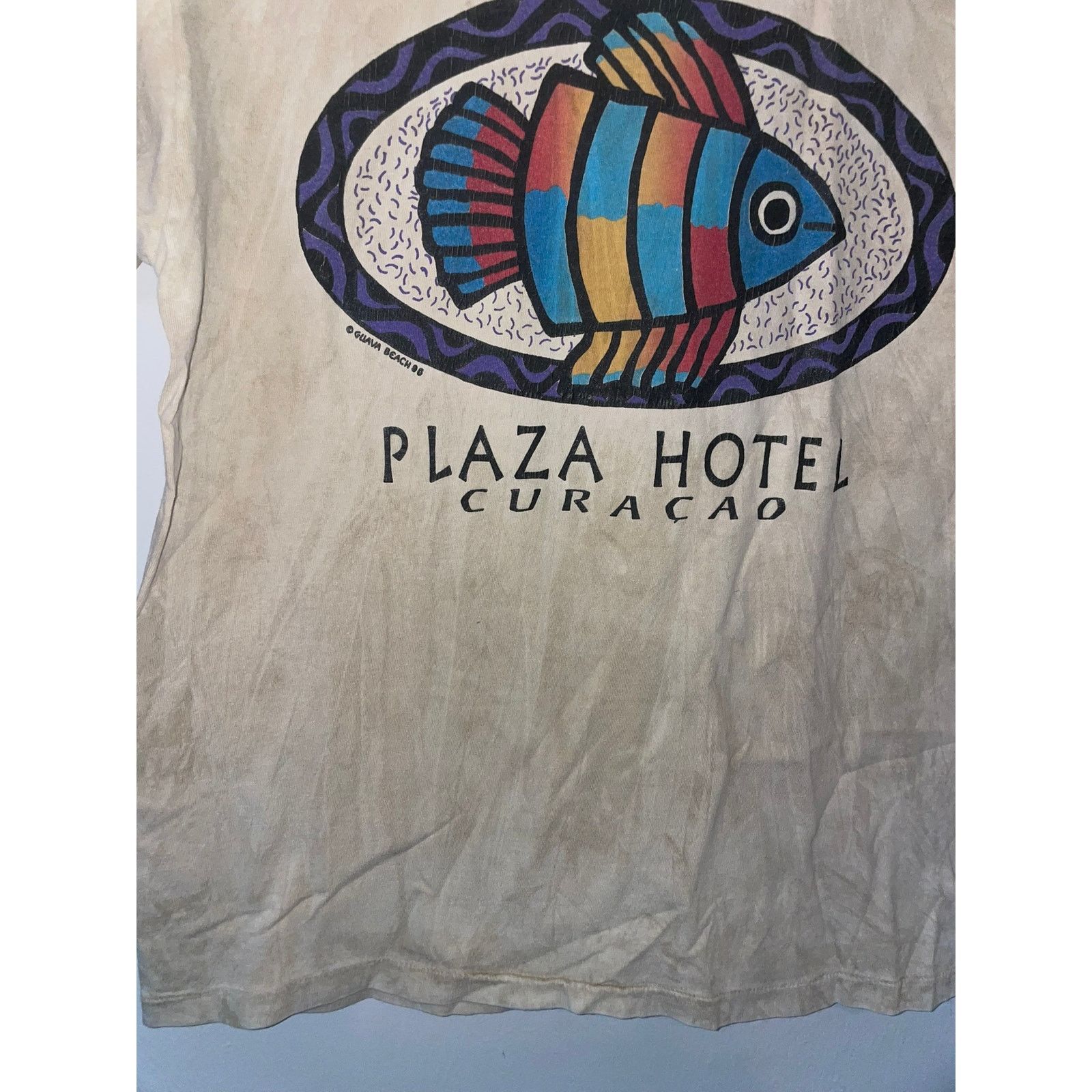 Vintage Vintage Guava Beach Shirt Curacao Plaza Hotel Fish Tee 90s Size US M / EU 48-50 / 2 - 6 Thumbnail