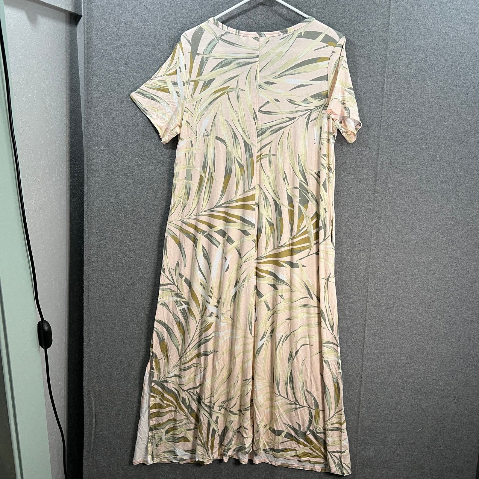 Other Belle by Kim Gravel Petite Solid V-Neck Maxi Dress Sandy Size M / US 6-8 / IT 42-44 - 2 Thumbnail