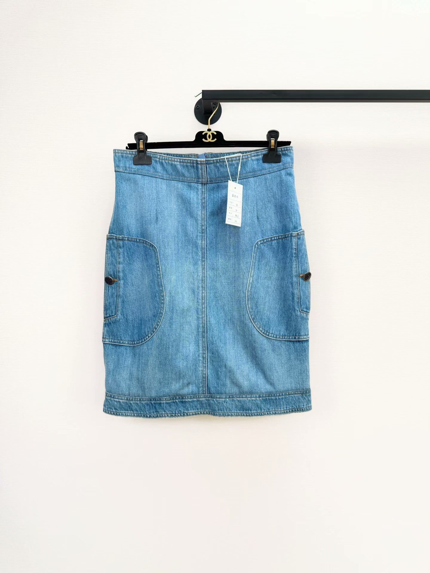 Chanel Chanel Denim Skirt Size 38 for Sale Size US 38 / EU 54 - 1 Thumbnail