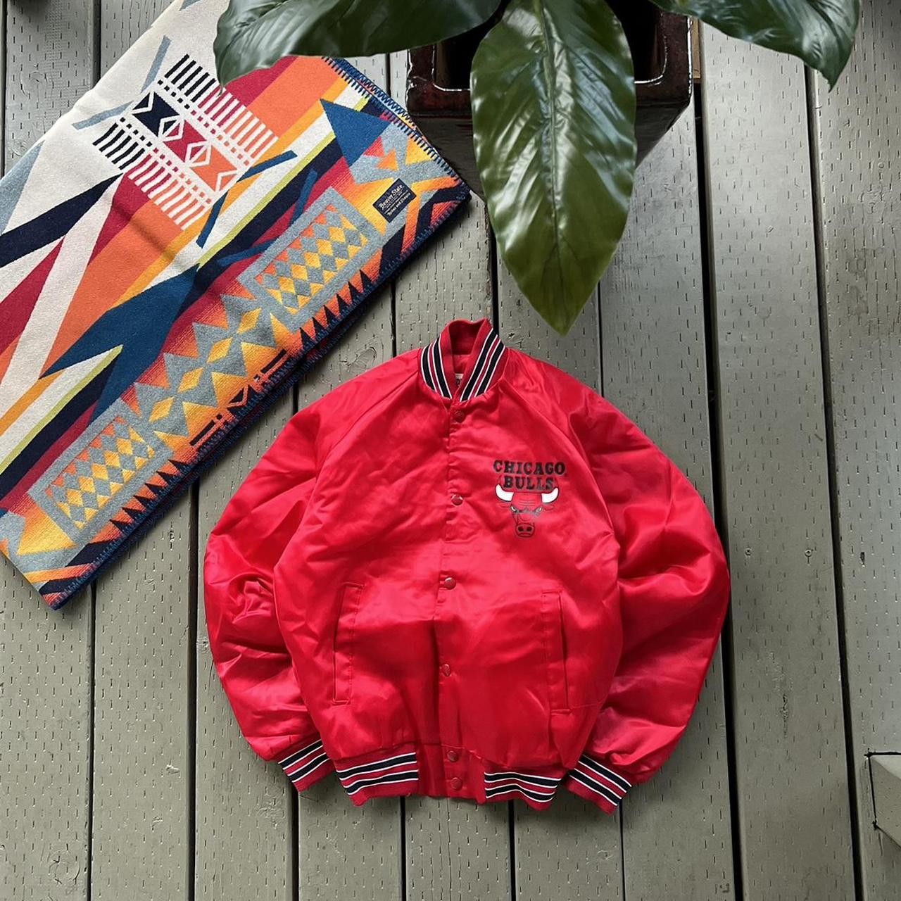 Chalk Line VTG 80s NBA CHICAGO BULLS CHALK LINE SATIN BOMBER JACKET Size US S / EU 44-46 / 1 - 2 Thumbnail