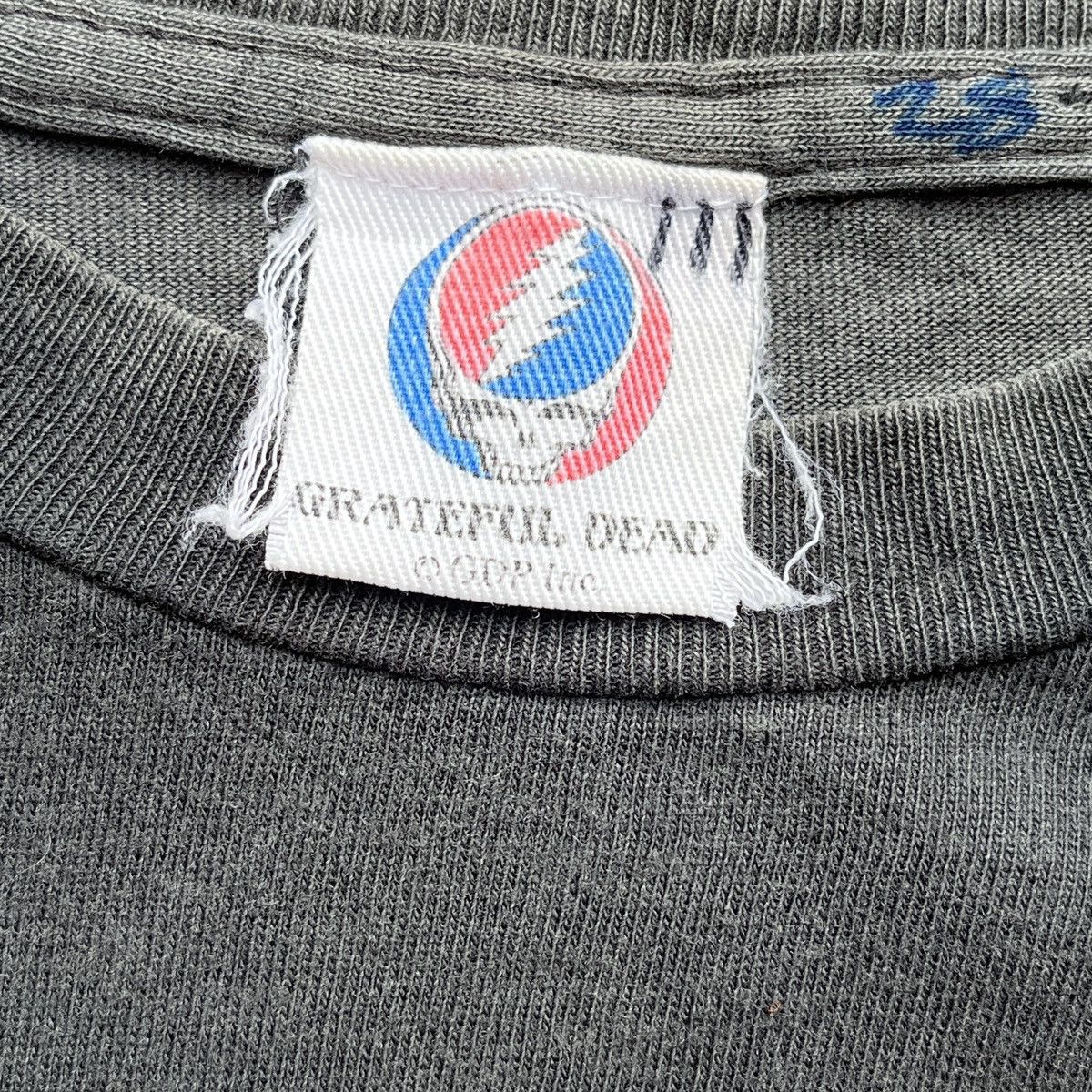 Grateful Dead VINTAGE Y2K GRATEFUL DEAD ROCK TEES COPYRIGHT 2005 TSHIRT Size US M / EU 48-50 / 2 - 16 Thumbnail