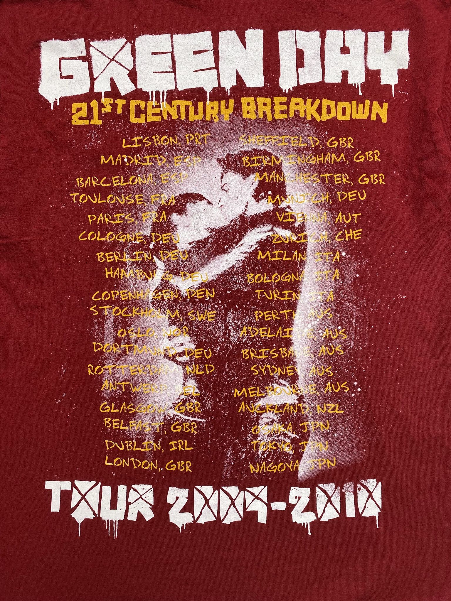 Band Tees × Vintage Green day red tshirt 2009 y2k 00s rock band century break Size US M / EU 48-50 / 2 - 4 Thumbnail