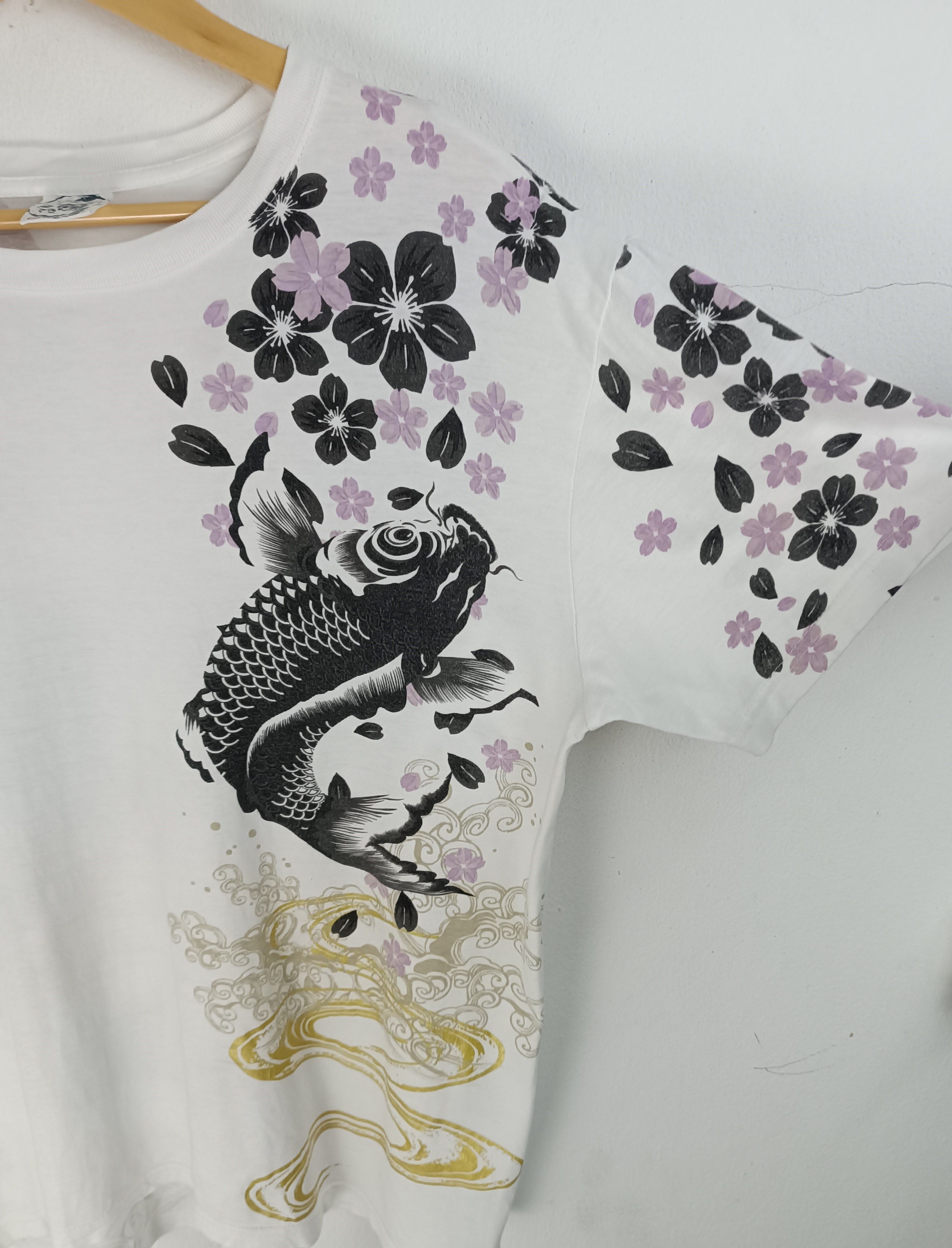 Japanese Brand VINTAGE KOI SUKAJAN FISH DRAGON JAPAN YAKUZA TATOO TEE Size US XL / EU 56 / 4 - 11 Thumbnail