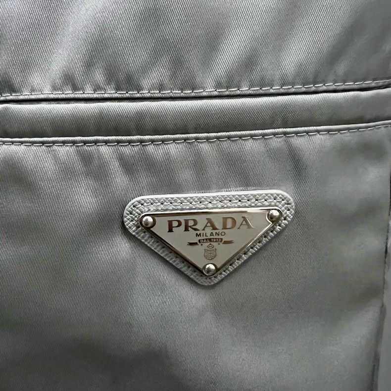 Prada PRADA Gray Triangle Logo Shorts Size 4652 -2505 Size US 44 / EU 60 - 5 Thumbnail