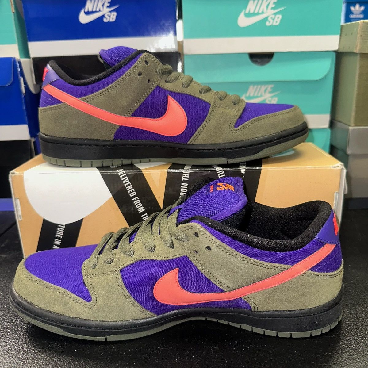 Nike Size 10.5 - Nike Dunk Pro SB Low Medium Olive Atomic Red Size US 10.5 / EU 43-44 - 2 Thumbnail