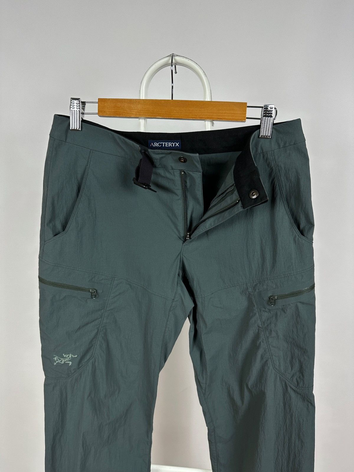 Arc'teryx Vintage Arcteryx Navy Green Nylon Cargo Pants Travis Style Size US 29 - 13 Thumbnail