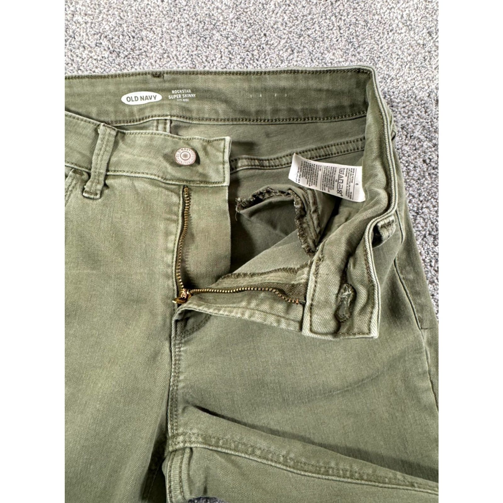 Old Navy Old Navy Jeans Womens 6 Super Skinny Mid Rise Olive Green Goblincore City Logo Size 28" / US 6 / IT 42 - 4 Thumbnail