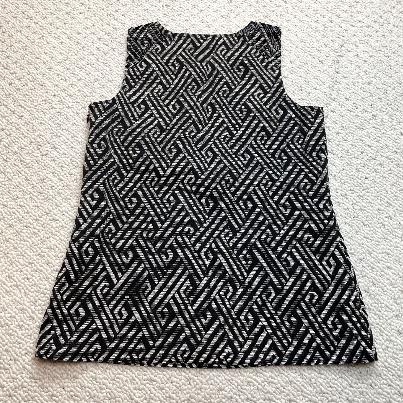 Banana Republic Banana Republic Tank Top Blouse Shirt Womens Medium Gray Black Beaded Shoulder Casual Sleeveless Size M / US 6-8 / IT 42-44 - 7 Thumbnail