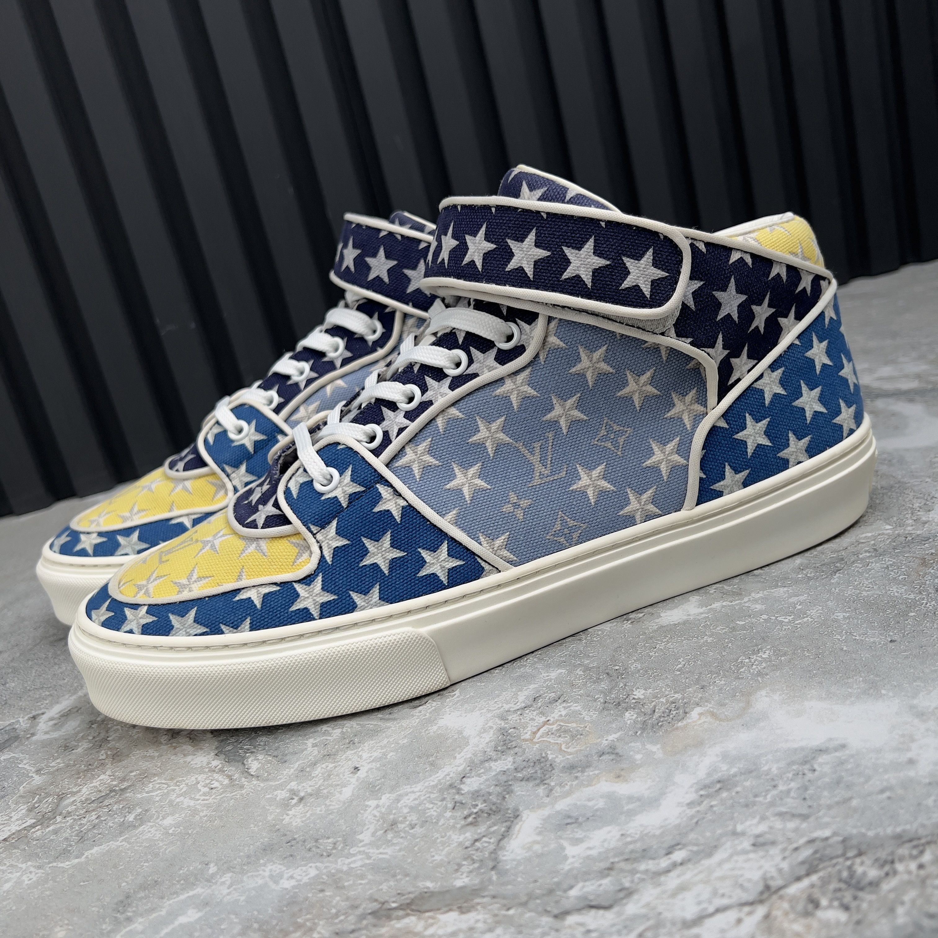 Louis Vuitton Louis Vuitton Acapulco Stars Monogram Sneaker Canvas Size US 8.5 / EU 41-42 - 1 Thumbnail