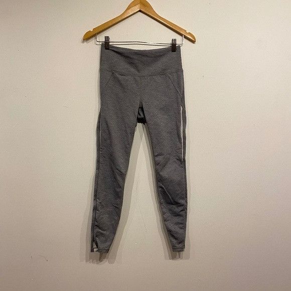 Athleta Athleta Light Grey Chaturunga Leggings Size Small Size 26" / US 2 / IT 38 - 1 Thumbnail