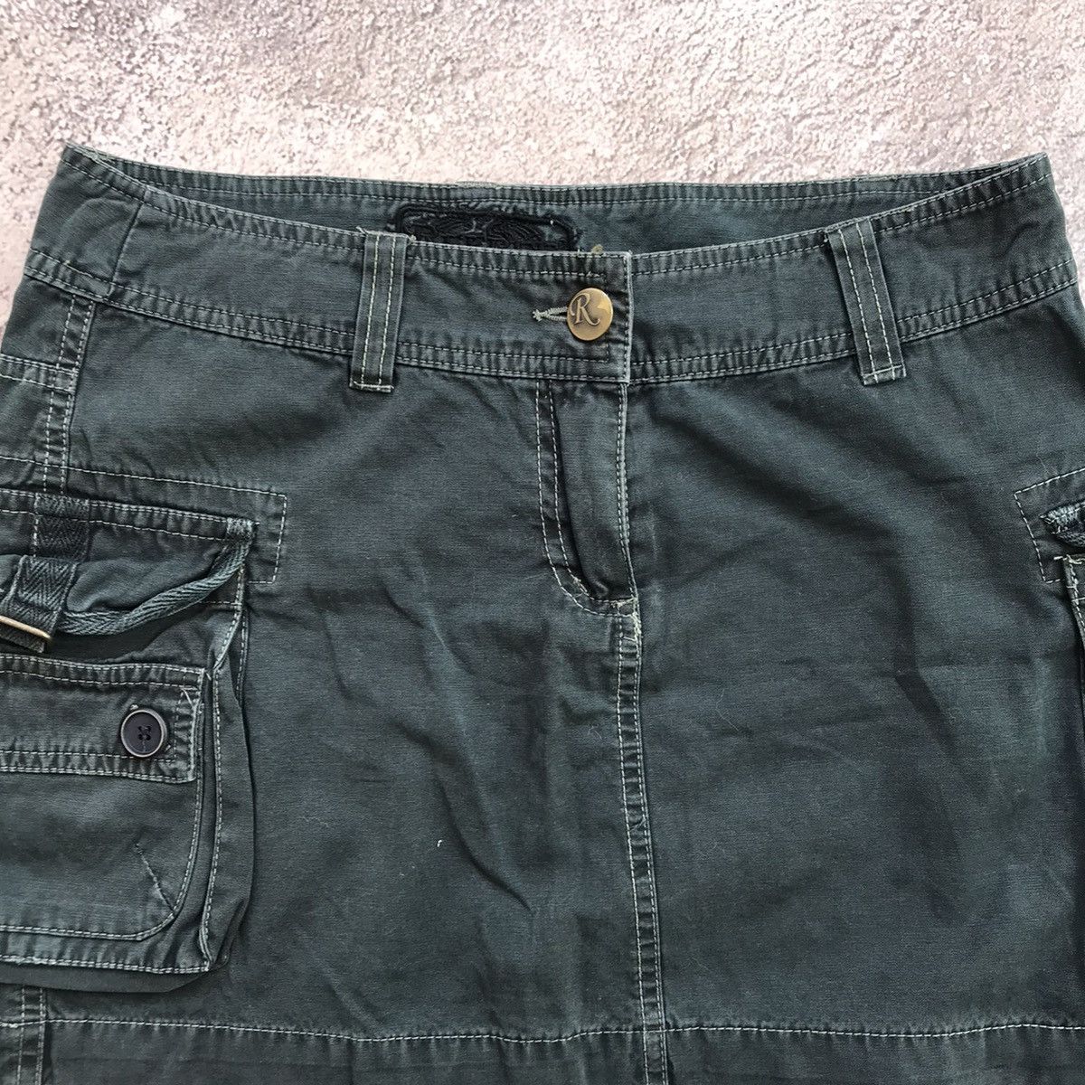 Vintage Y2K Vintage Faded Black Cargo Mini Skirt Streetwear Boxy 28 Size 28" / US 6 / IT 42 - 4 Thumbnail