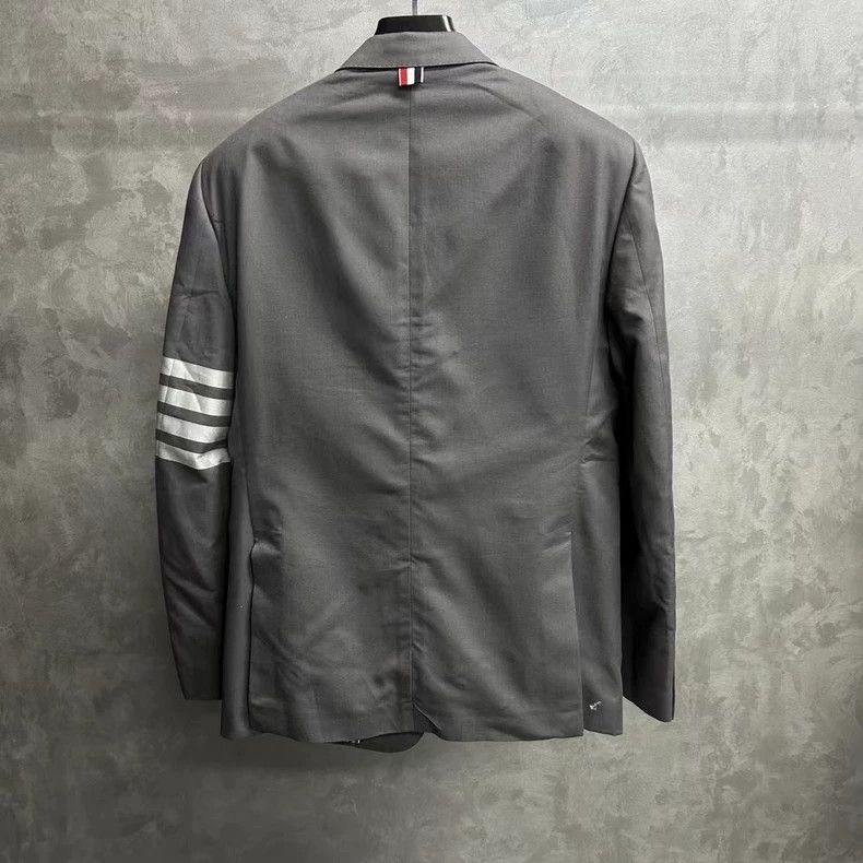 Thom Browne Thom browne The latest gray wool sleeve pattern logo suit j Size US XL / EU 56 / 4 - 2 Thumbnail