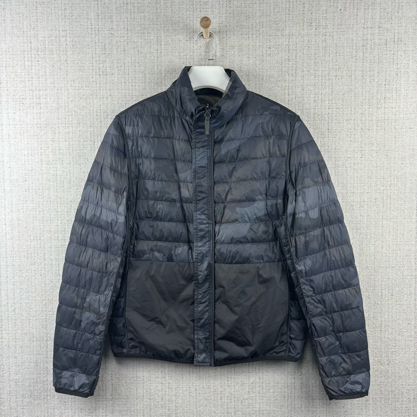 Valentino Valentino Reversible Camouflage Quilted Down Jacket Size US S / EU 44-46 / 1 - 1 Thumbnail