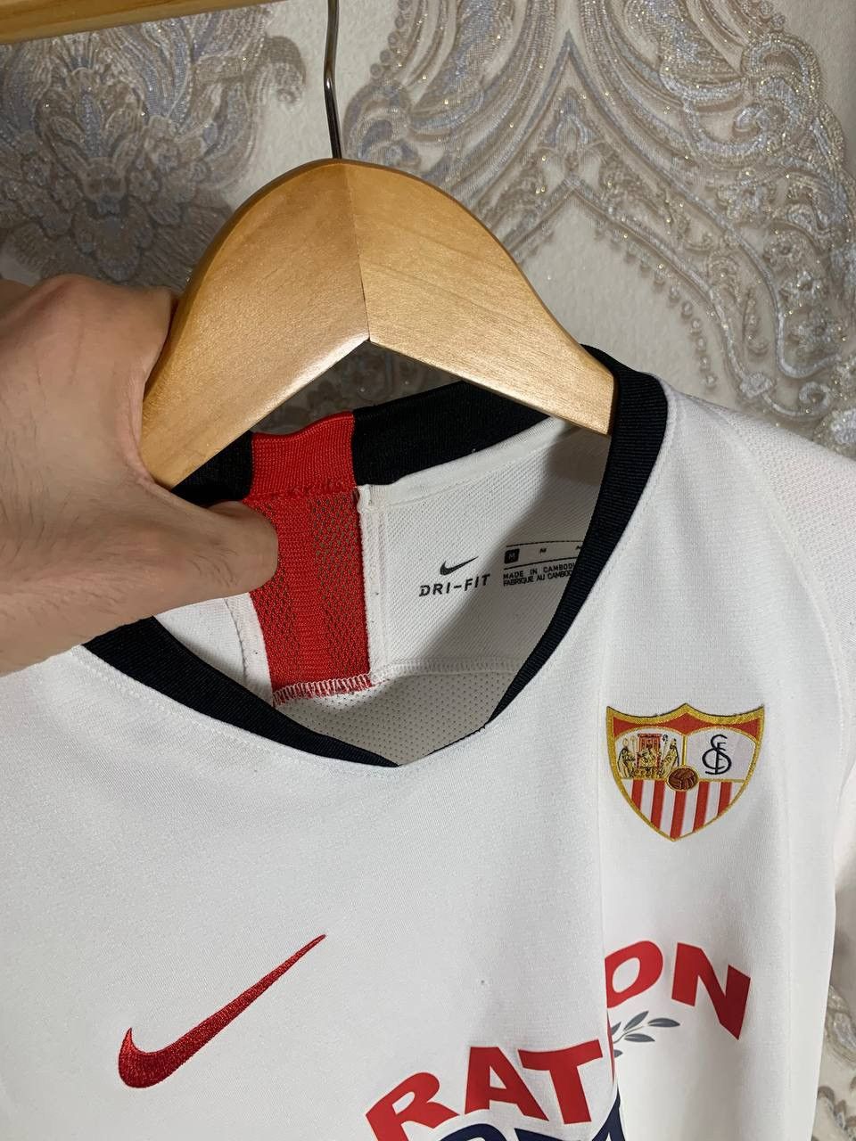 Nike VINTAGE NIKE FC SEVILLA SPAIN SOCCER JERSEY RETRO Y2K 90s Size US M / EU 48-50 / 2 - 6 Thumbnail