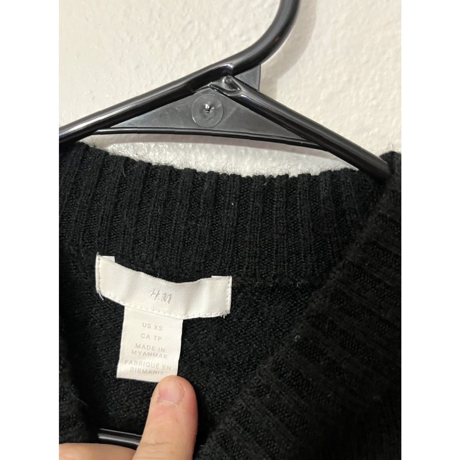 H&M H&M Womens Pullover Sweater Black Long Sleeve Crew Neck XS Acrylic Blend Polyester Knit Heathered Pullover Sweater Womens XS Black 90s? Size XS / US 0-2 / IT 36-38 - 2 Thumbnail