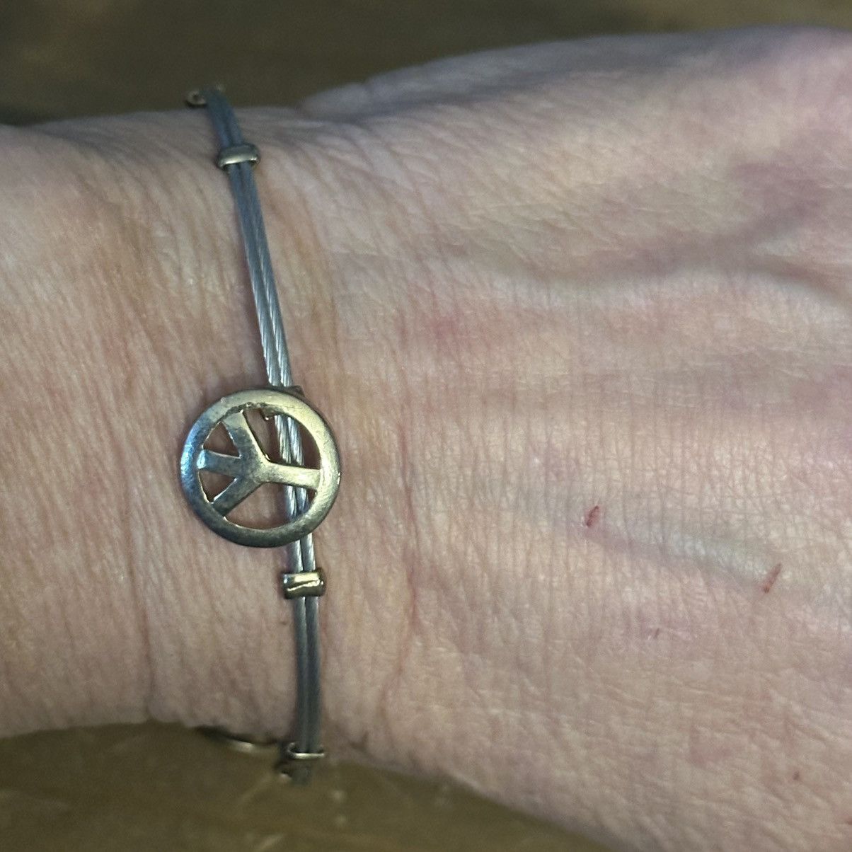 Other Two tone peace sign cable wire bracelet Size ONE SIZE - 3 Thumbnail