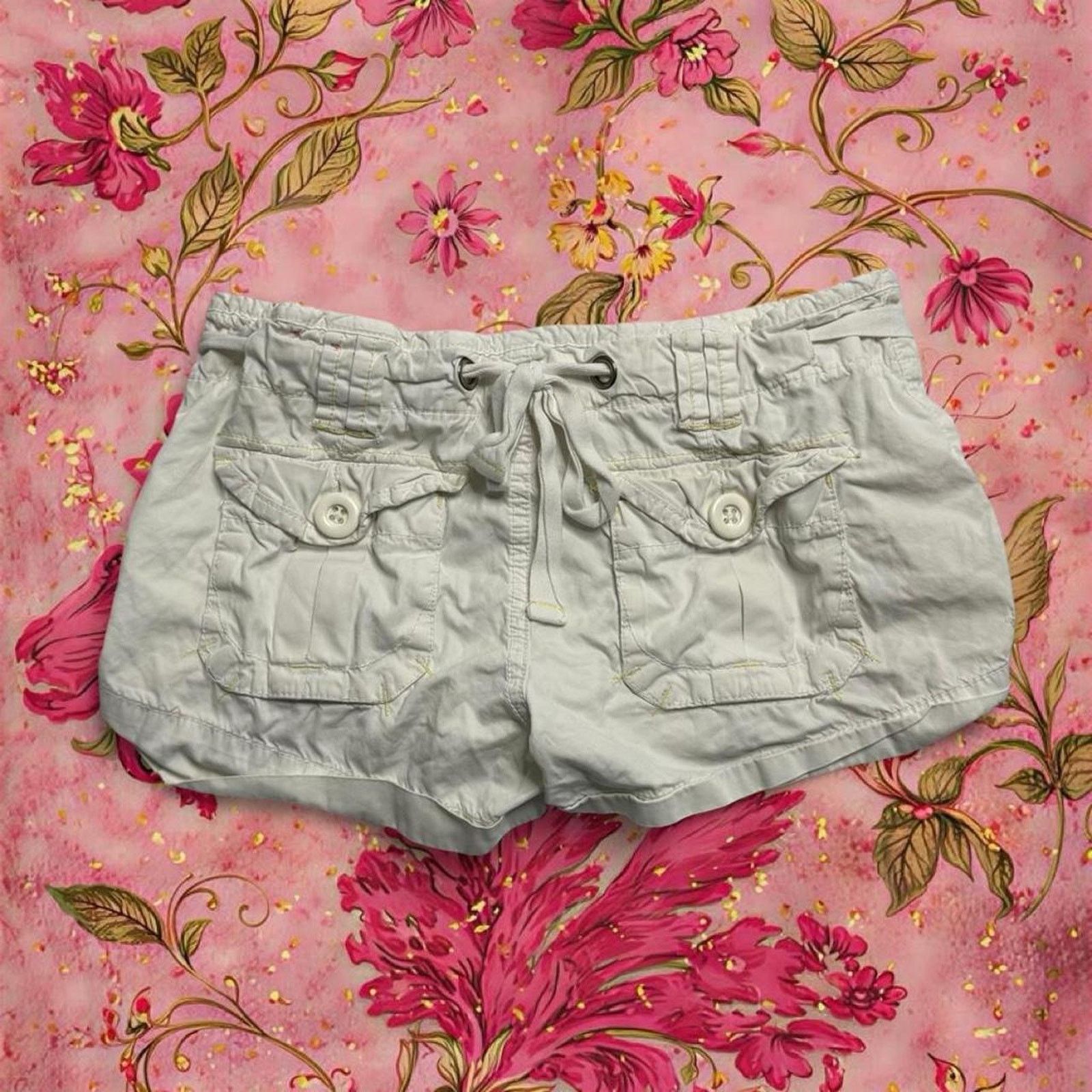 American Eagle Outfitters White low rise American Eagle cargo shorts button size 2 Size 26" / US 2 / IT 38 - 2 Thumbnail