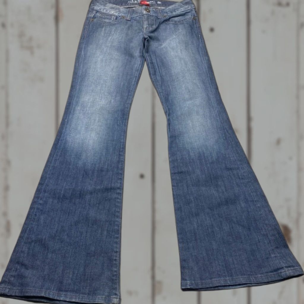 Guess VINTAGE Guess Y2K Women's Daredevil Flare Jeans 29x34 Nice Fade 8172 - Denim Blue 5-Pocket Jeans Size 29" - 1 Thumbnail