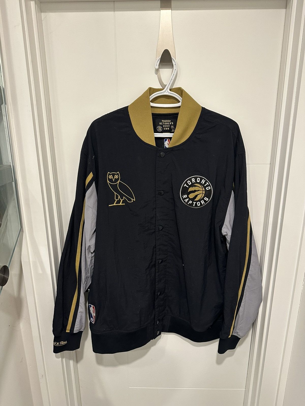 Mitchell & Ness × October's Very Own Mitchell & Ness x OVO Toronto Raptors Warmup Jacket Size US XL / EU 56 / 4 - 1 Thumbnail