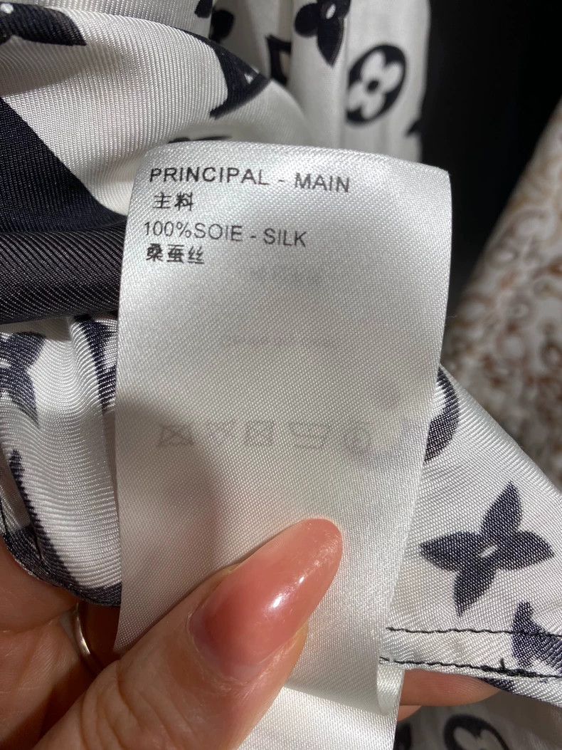 Louis Vuitton Louis Vuitton size 36 Silk Shirt 2501-Nextarrow Size US M / EU 48-50 / 2 - 5 Thumbnail