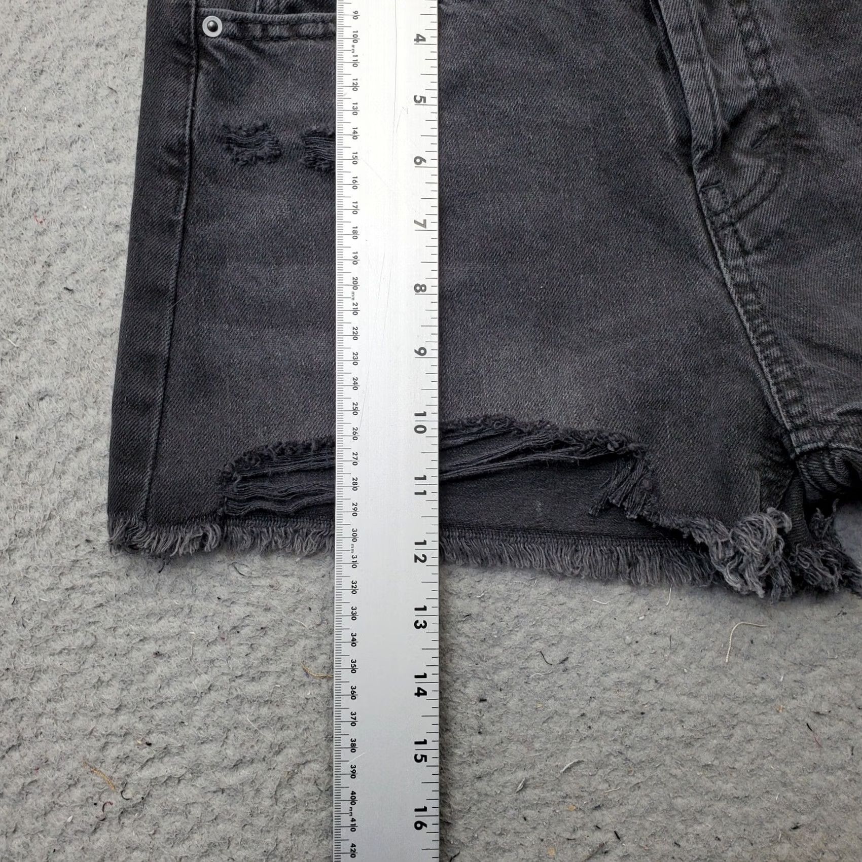 Vintage Wild Fable Womens 2 Black Denim Stretch High Rise Distressed Short(s) Casual Shirt? Size 26" / US 2 / IT 38 - 3 Thumbnail