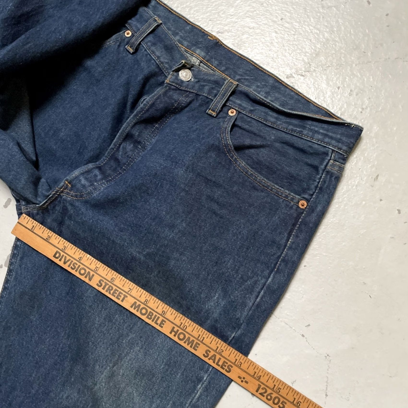Levi's Item Specifications: Fabric Wash: Light Size US 38 / EU 54 - 4 Thumbnail