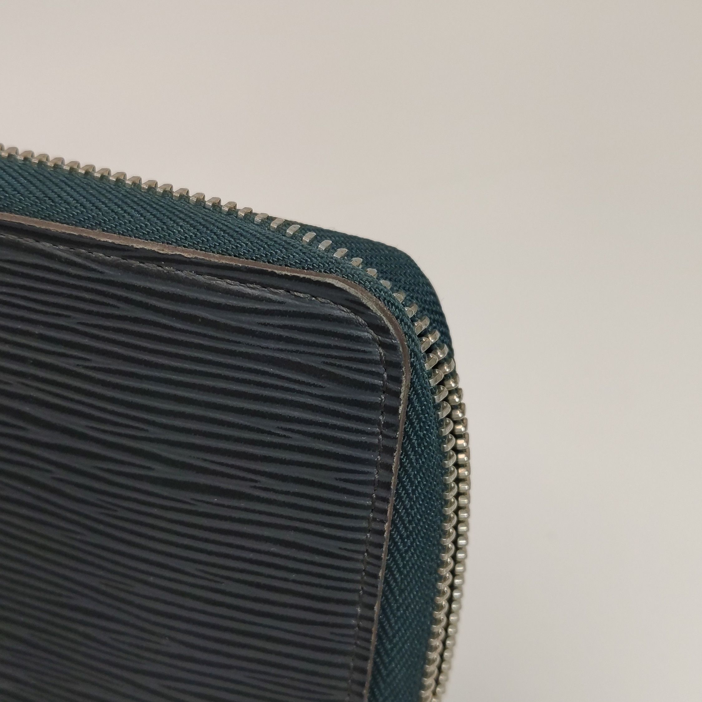 Louis Vuitton Louis Vuitton (LV) Zippy cowhide ripple zipper clutch -y250 Size ONE SIZE - 5 Thumbnail