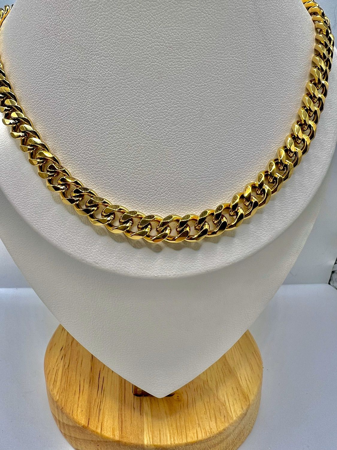 Jewelry Gold Cuban Chain Necklace Size ONE SIZE - 3 Thumbnail