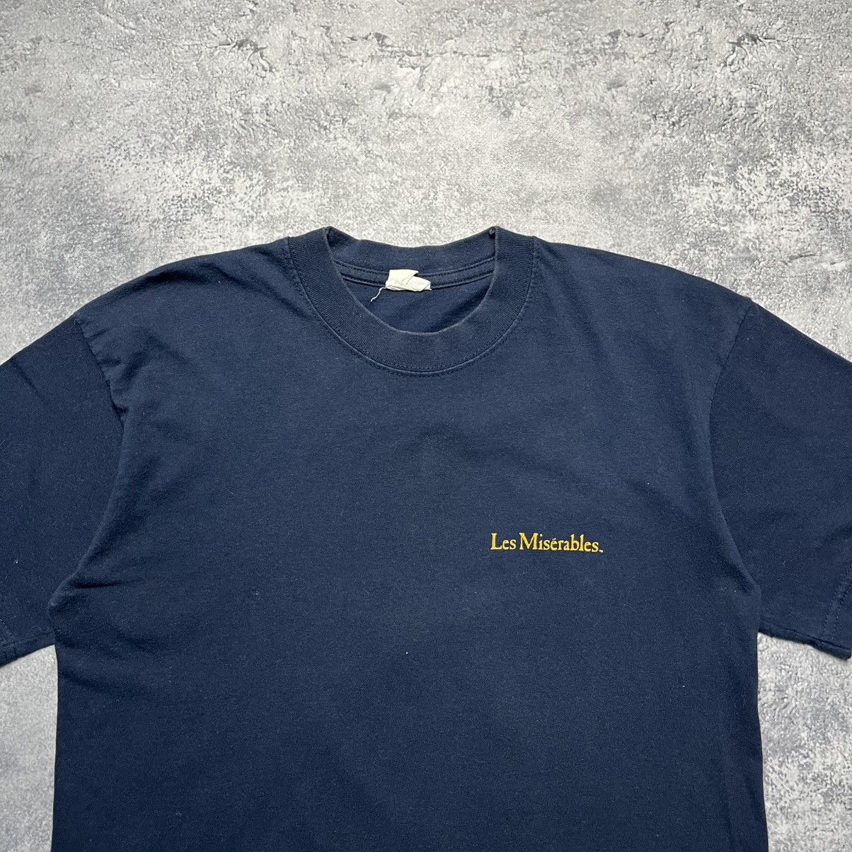 Vintage Vintage Les Miserables im Theater des Westens Berlin Tee Art Size US XL / EU 56 / 4 - 2 Thumbnail