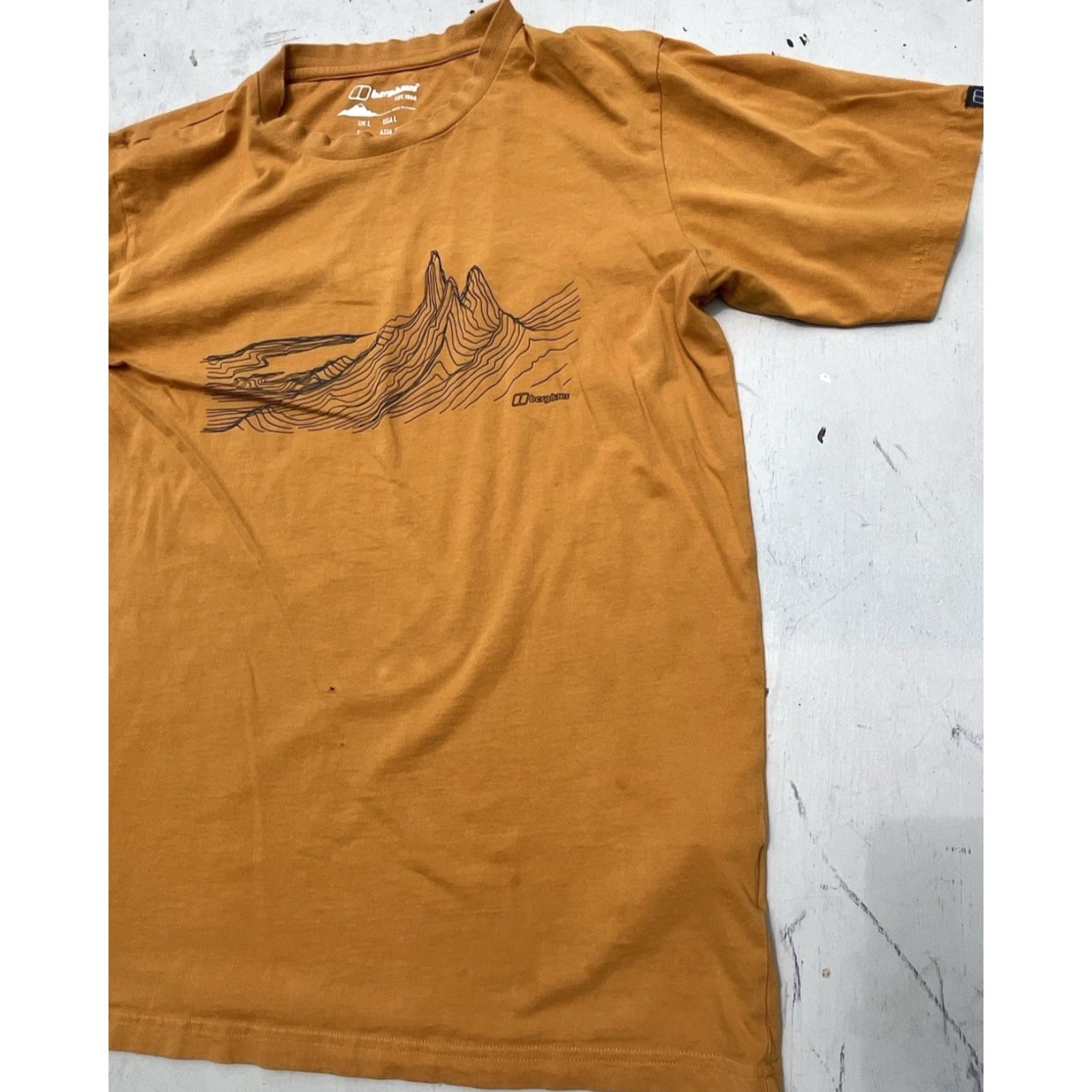Berghaus Berghaus T-Shirt Mens L Yellow Mountain Sketch Outdoor Hike Climb British HOLE Size US L / EU 52-54 / 3 - 4 Thumbnail