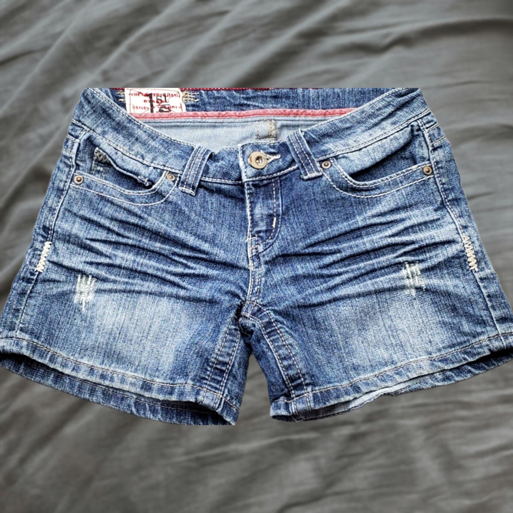 Vintage 1st Kiss Chino Shorts Womens 3 Blue Denim Distressed Regular Fit 5-Pocket Design. Size 26" / US 2 / IT 38 - 1 Thumbnail