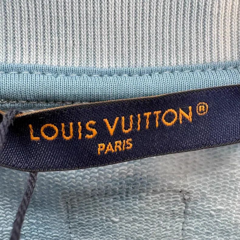 Louis Vuitton Louis Vuitton 26 SS sky blue smudged crewneck sweatshirt Size US M / EU 48-50 / 2 - 7 Thumbnail